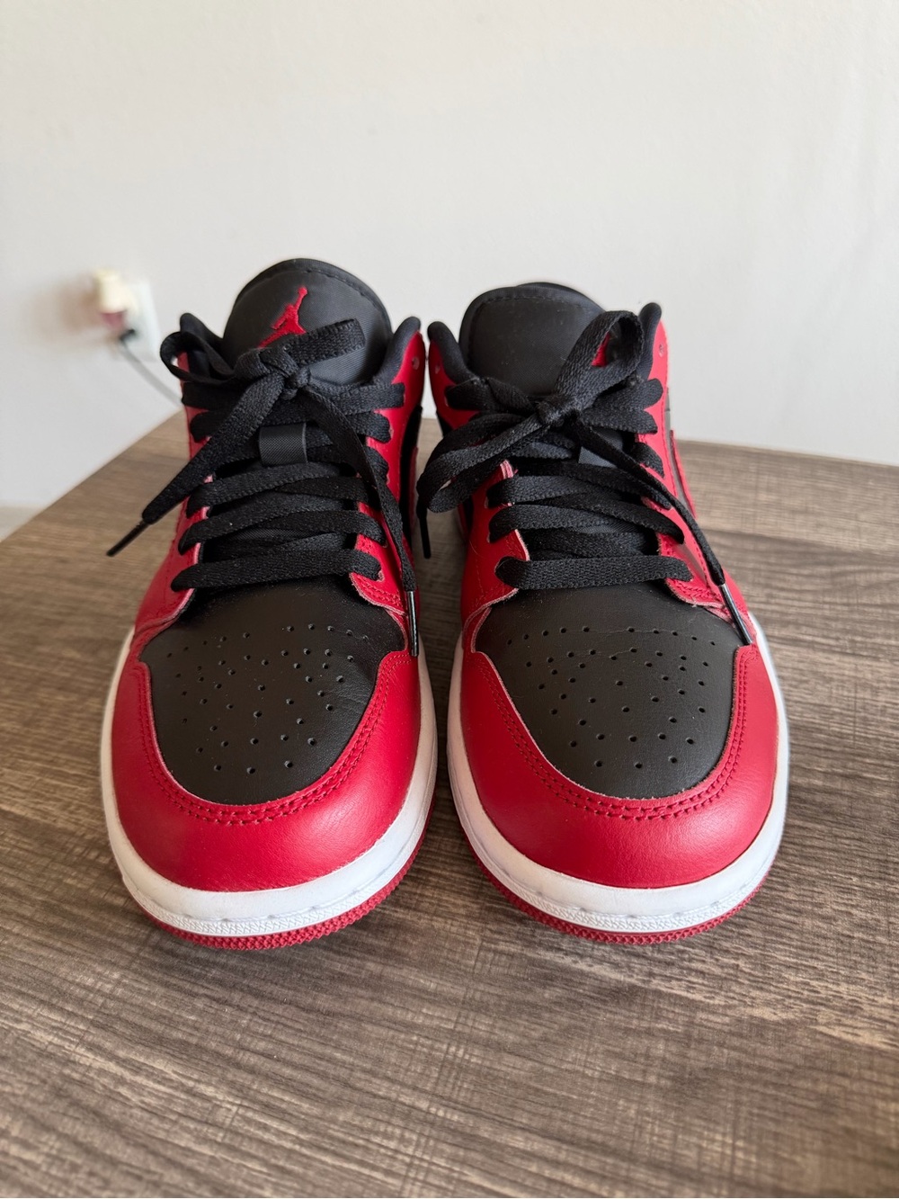 Jordan Kids Low-Top Sneakers in Black and Red